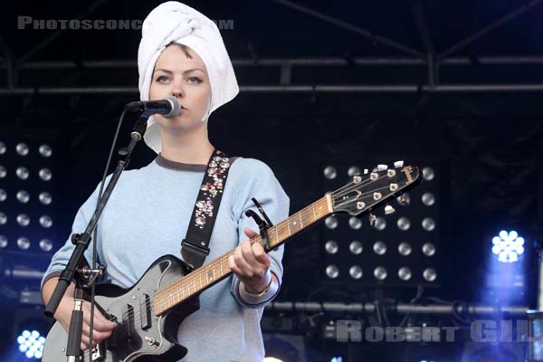 ANGEL OLSEN - 2014-08-14 - SAINT MALO - Fort de St Pere - Scene des Remparts - 